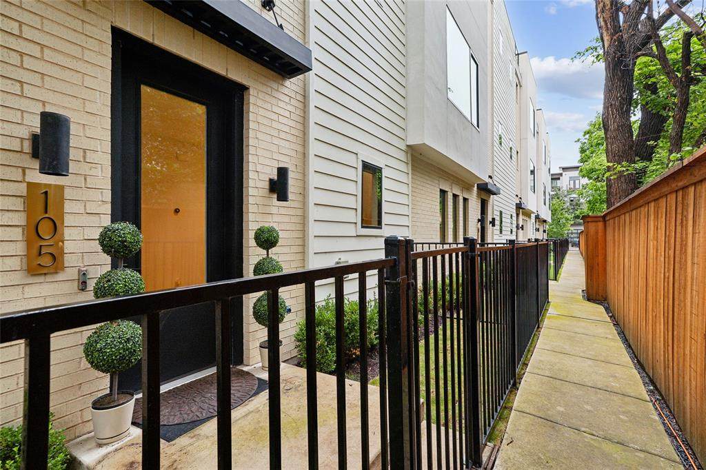 2633 Reagan - Photo 1
