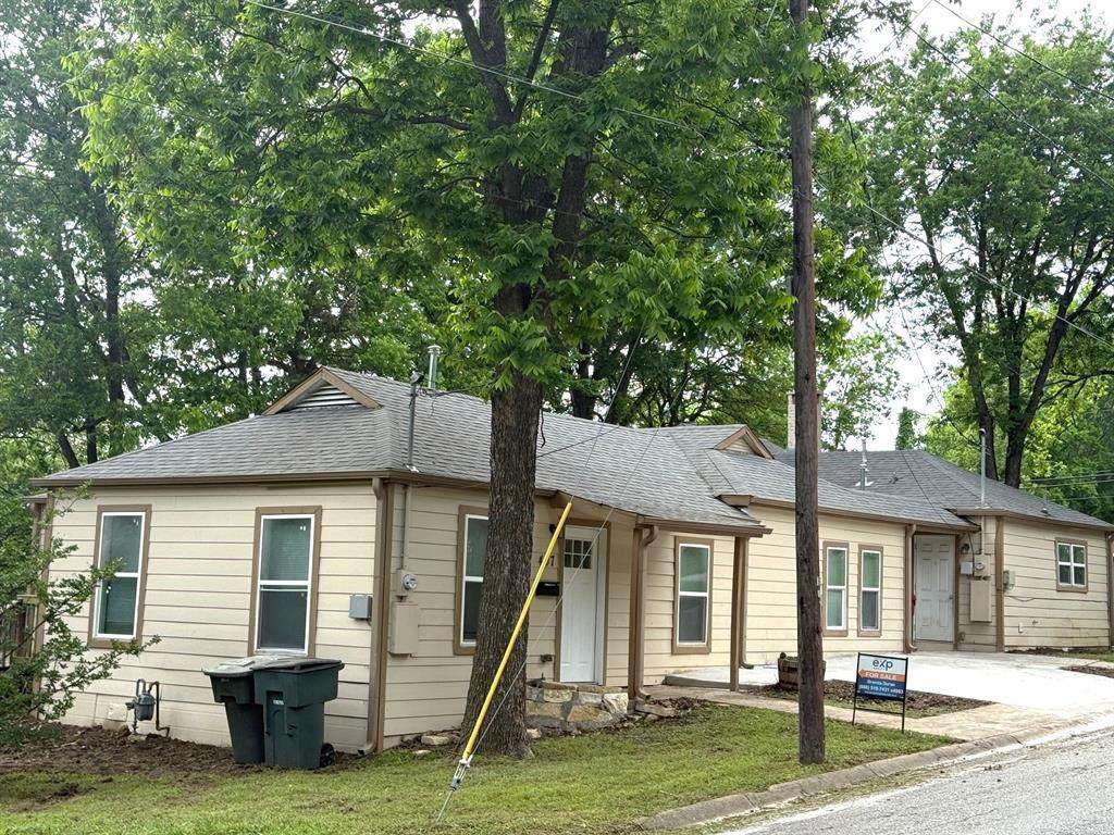 833 Pecan Street - Photo 1