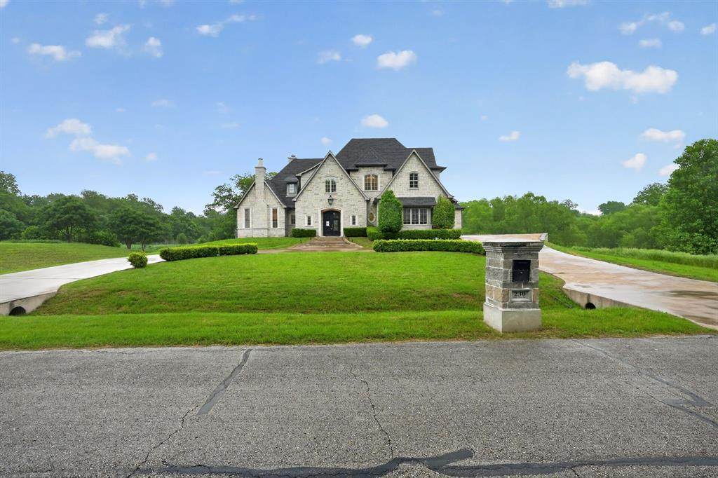 230 Oak Tree Drive - Photo 1