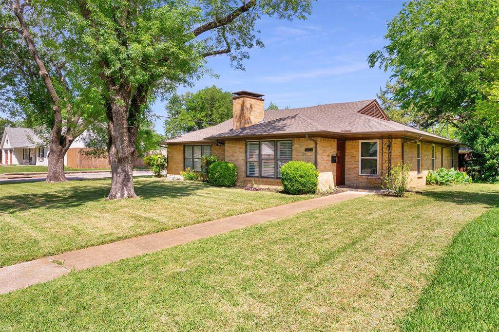 2949 Maydelle Lane - Photo 1