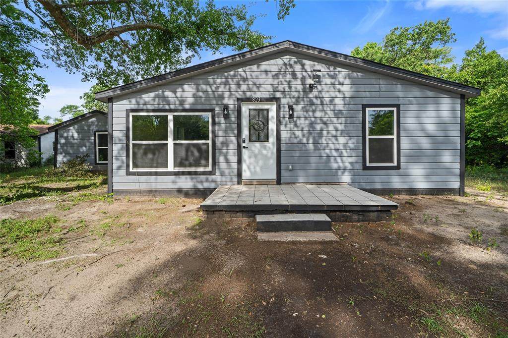 823 Clark Street - Photo 1