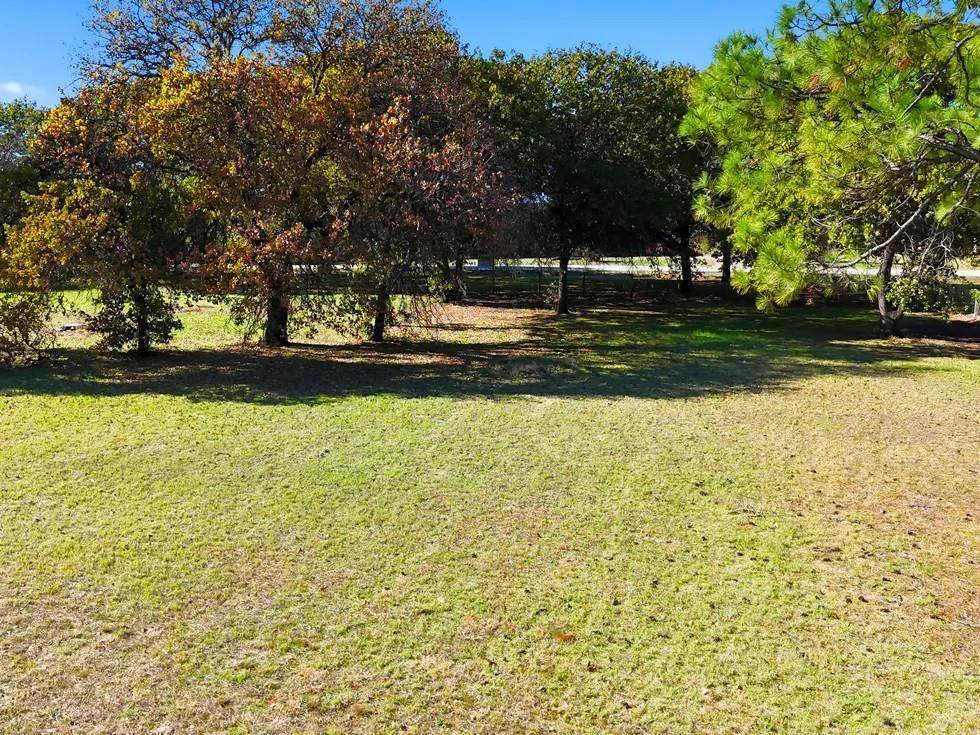 370 Oakview Drive - Photo 1