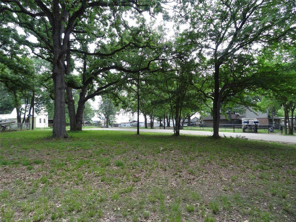 106 Lakewood Drive - Photo 1