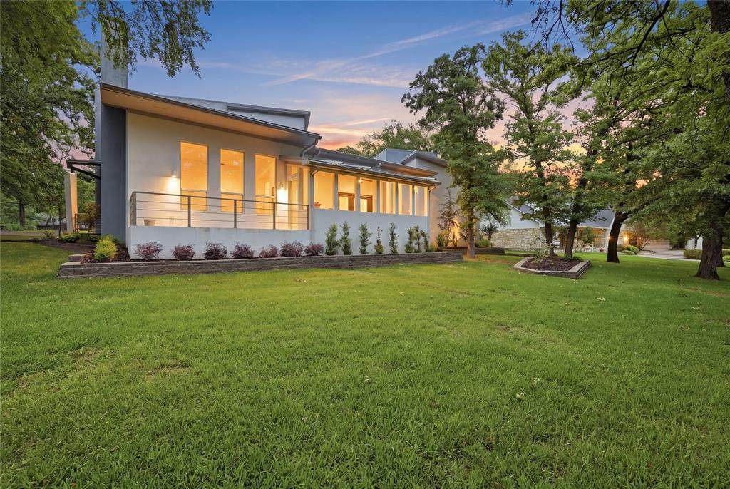 316 Comanche Drive - Photo 1