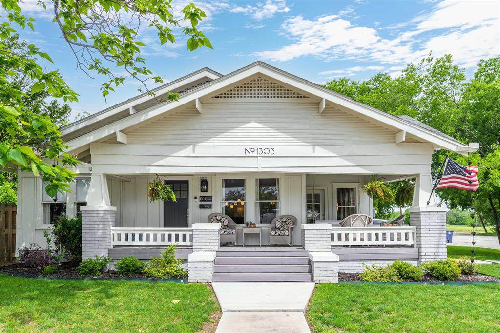 1303 Coggin Avenue - Photo 1