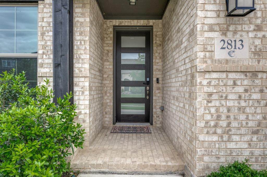 2813 Walker Way - Photo 1