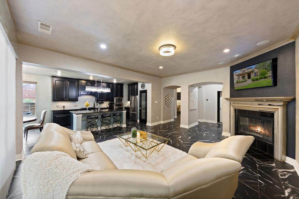 7096 Carmona - Photo 1
