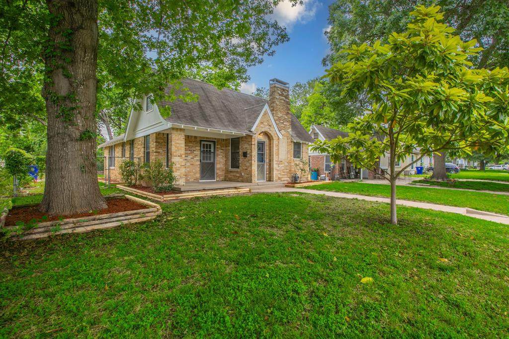 900 31st Street - Photo 1