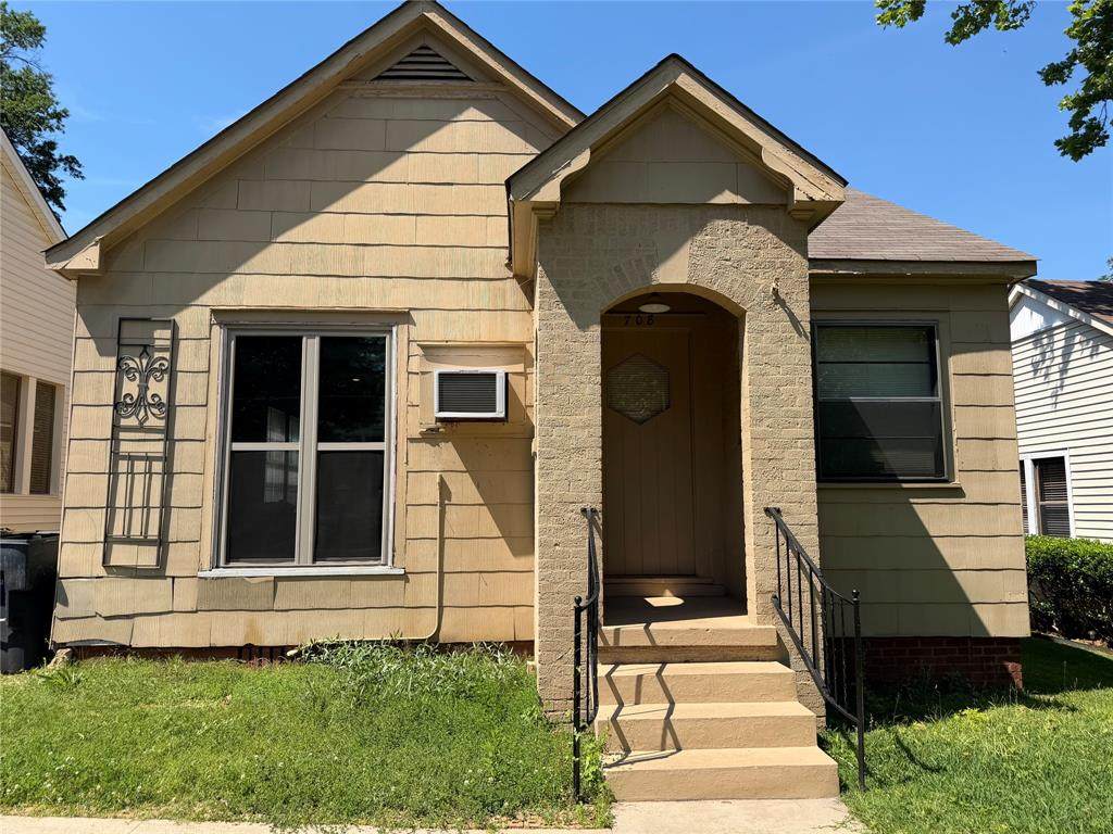 708 College Street - Photo 1