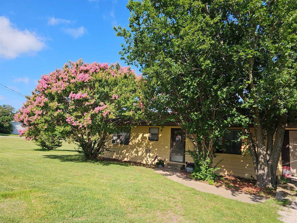 140 Comanche Drive - Photo 1