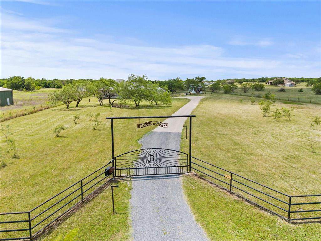 5476 County Road 2646 - Photo 1