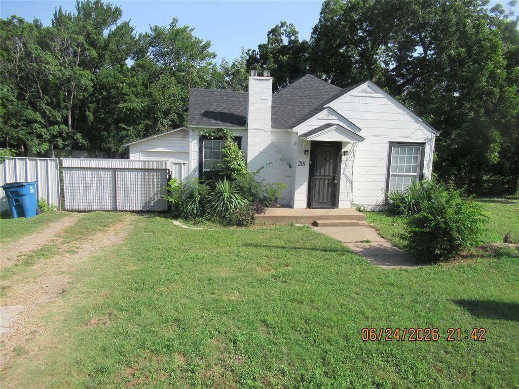 201 Dallas Street - Photo 1
