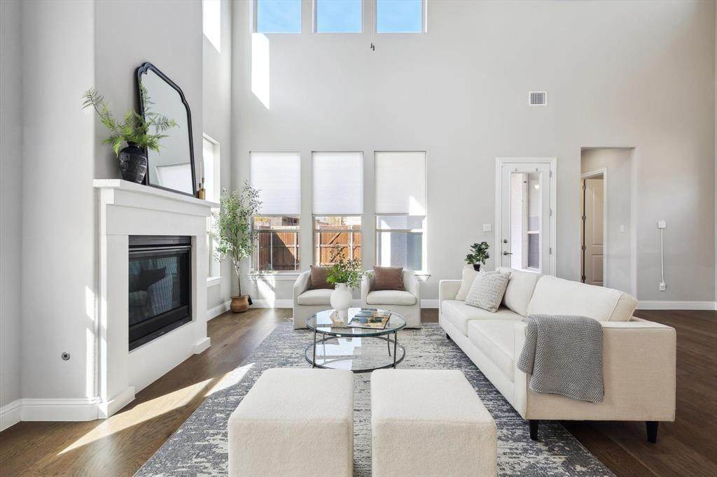 727 Waterbrook Parkway - Photo 1
