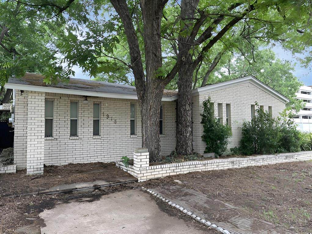 1915 Prairie View Drive - Photo 1
