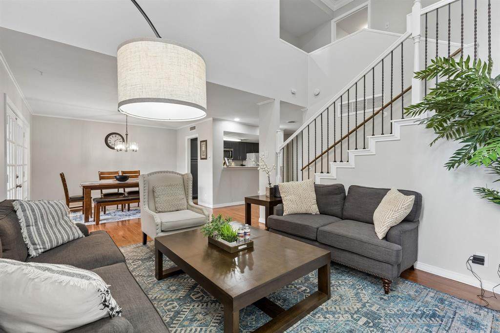 550 Avenue J - Photo 1