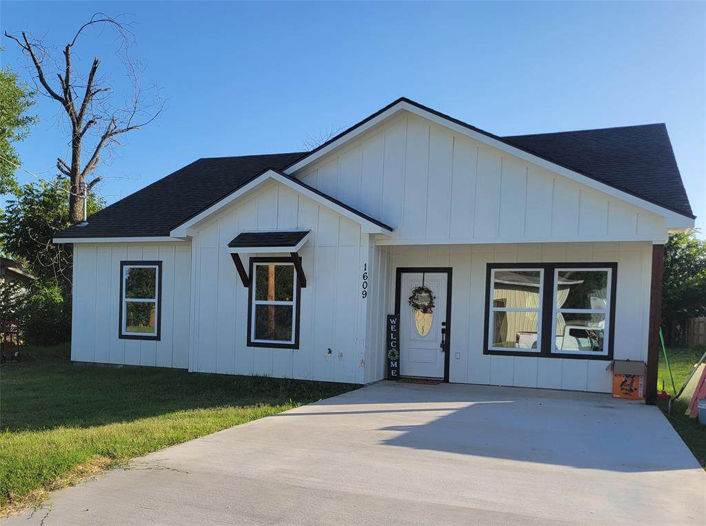 1609 2nd Street - Photo 1