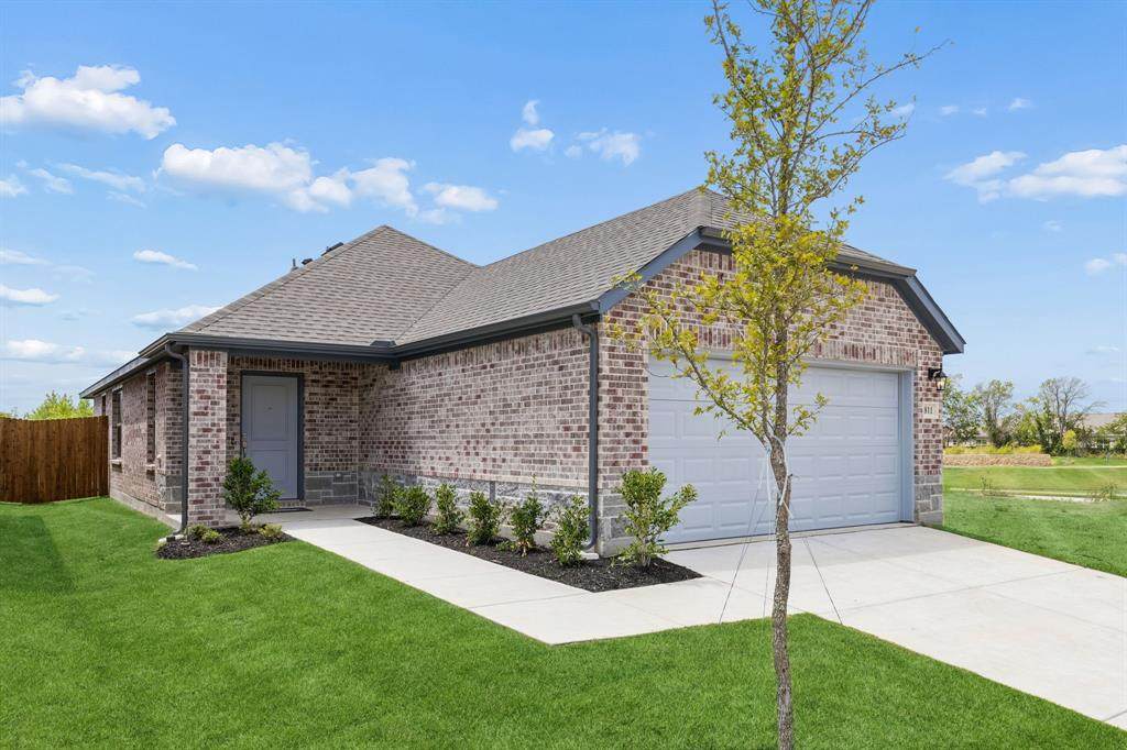 811 Hillcrest Boulevard - Photo 1