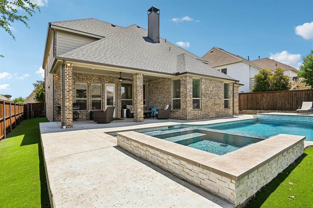 916 Champions Court - Photo 1