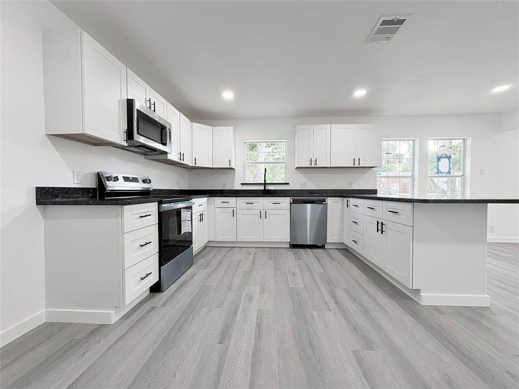 1322 3rd St - Photo 1