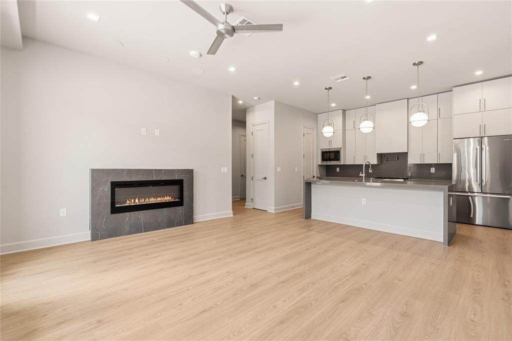 1900 Ervay Street - Photo 1