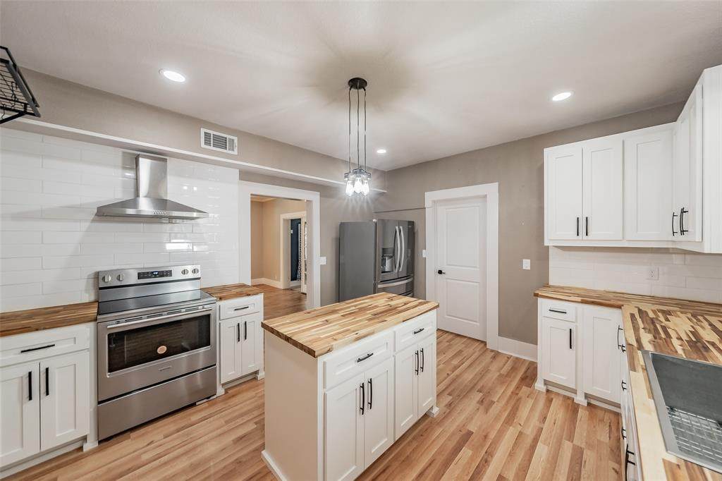 306 Davis Street - Photo 1
