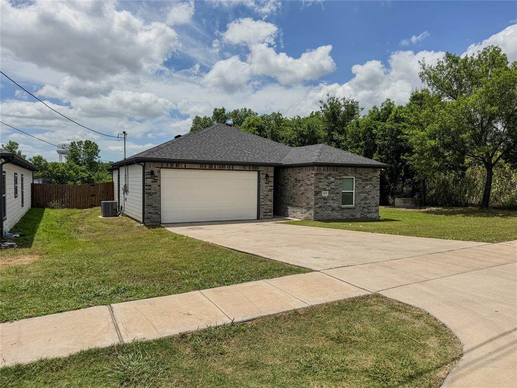 3105 Spencer Street - Photo 1