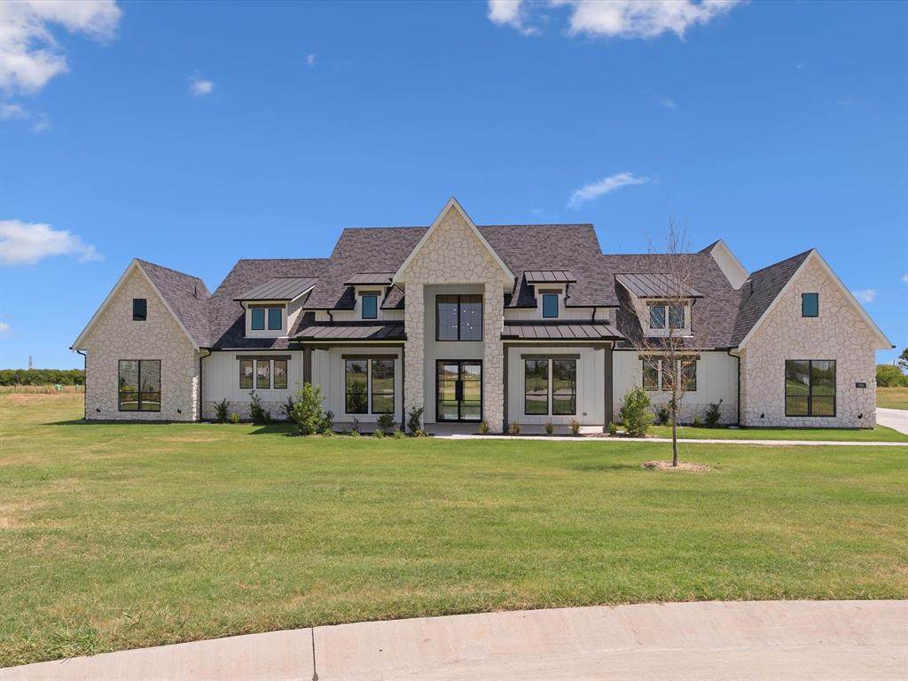 704 Cambridge Court - Photo 1