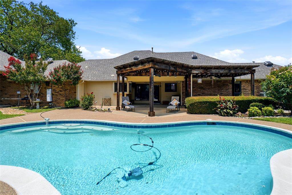 2412 Emerald Circle - Photo 1