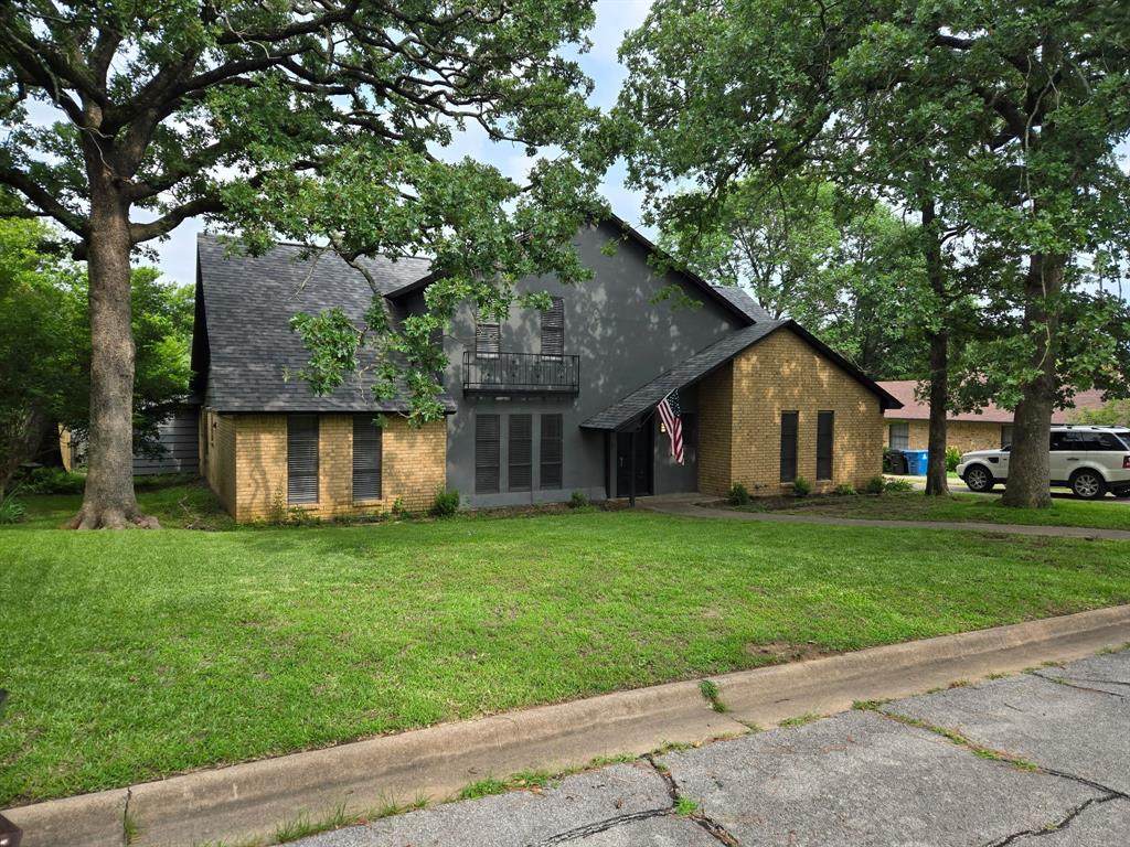 606 Queens Road - Photo 1