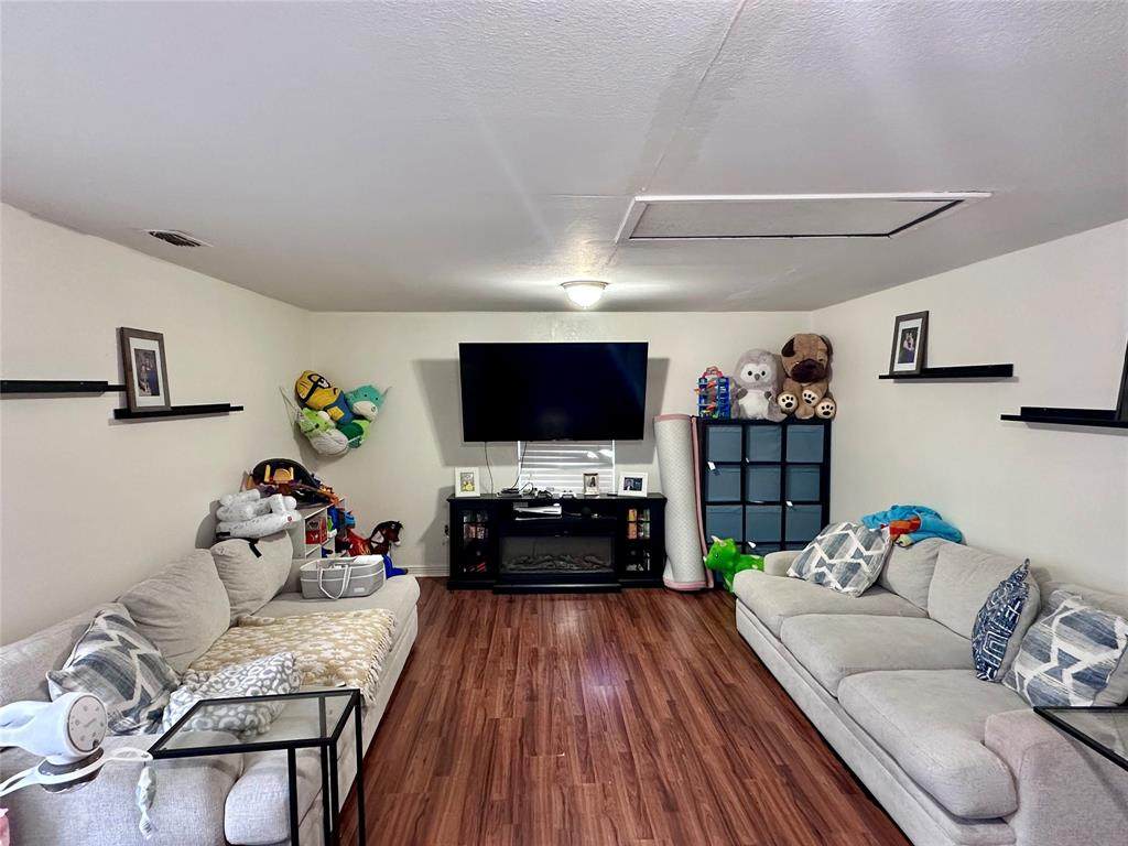 5032 Goodman Avenue - Photo 1