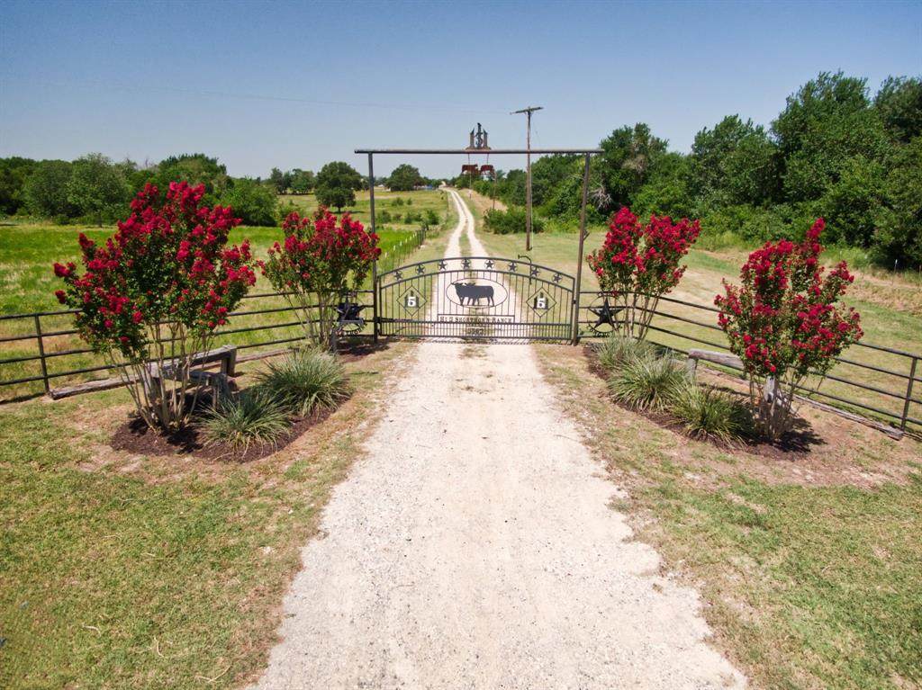 5562 County Road 1037 - Photo 1