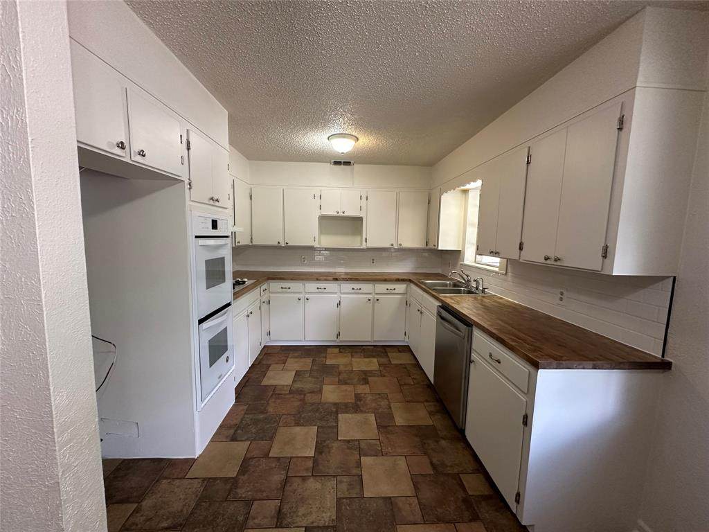 303 Victor Street - Photo 1