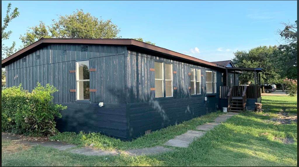 111 King Road - Photo 1