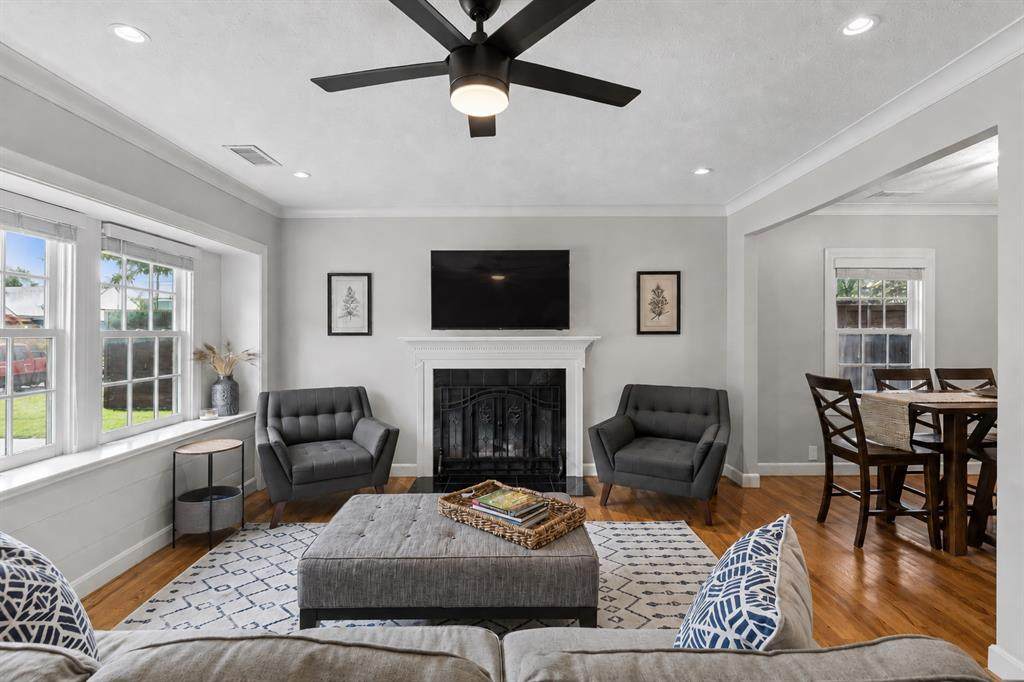 5426 Stoneleigh Avenue - Photo 1