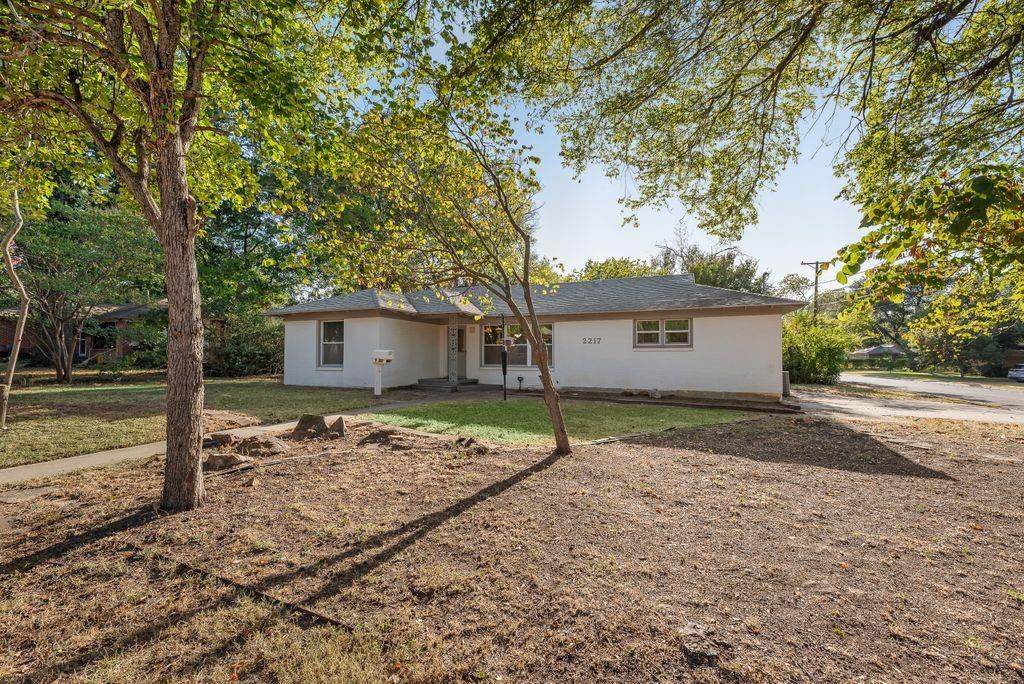 2217 Glenwood - Photo 1