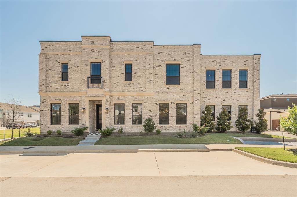 305 Sunset Lane - Photo 1