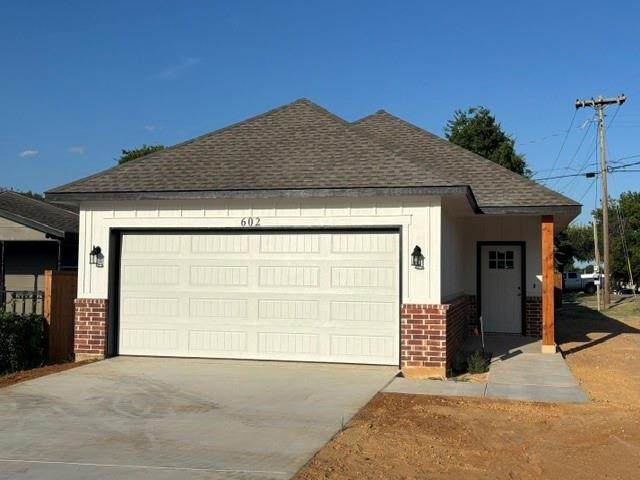 602 7TH Street - Photo 1