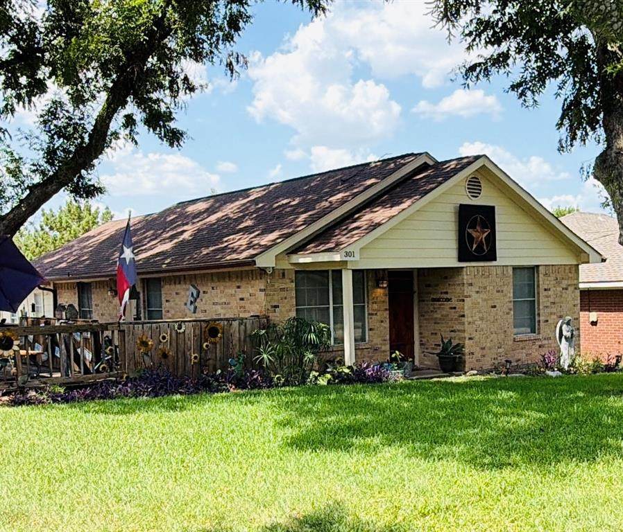 301 Mimosa Street - Photo 1