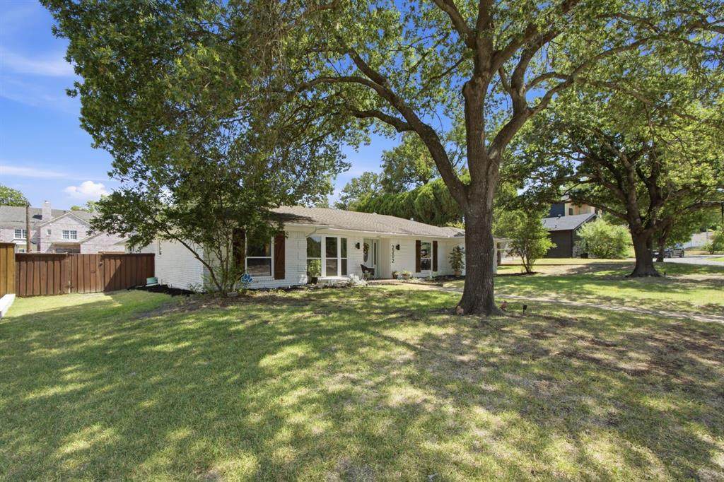 2202 Custer Parkway - Photo 1