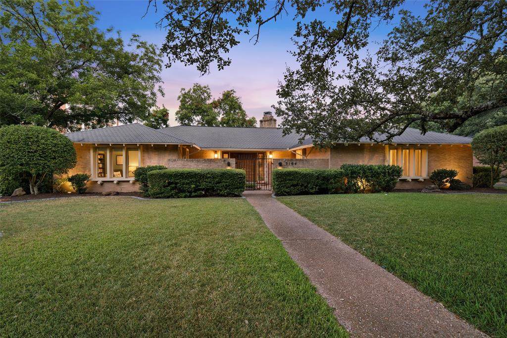 5104 Lake Jackson Drive - Photo 1