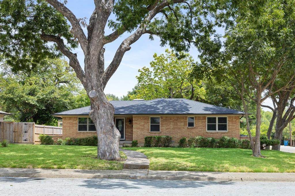 600 Young Boulevard - Photo 1