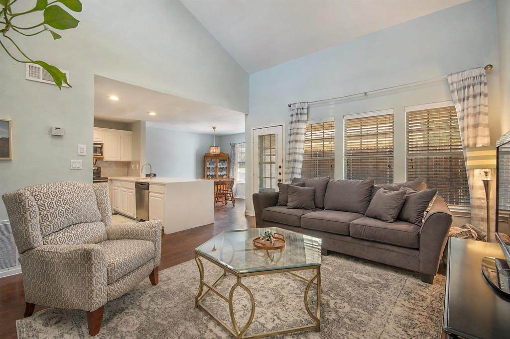 704 Creekwood Drive - Photo 1