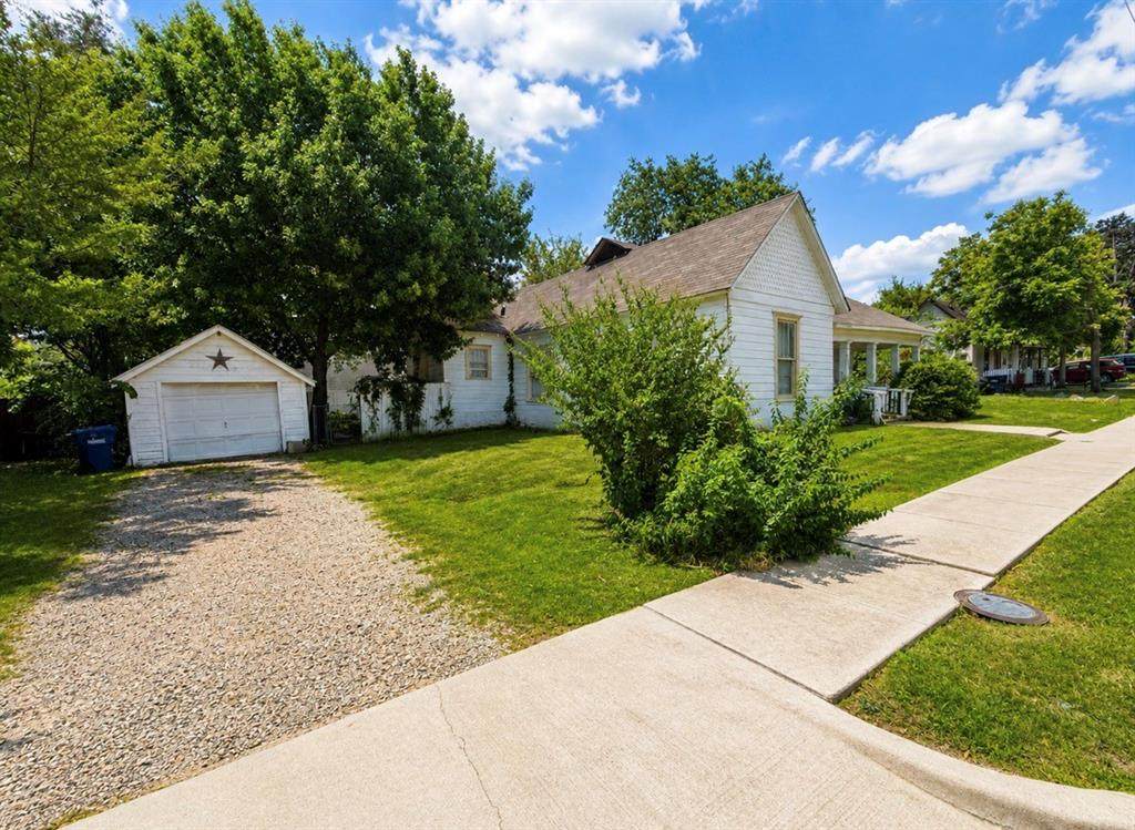 1018 College Street - Photo 1