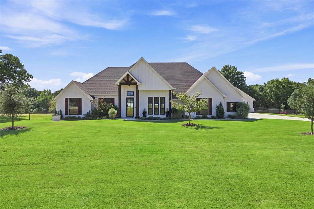 1072 Paradise Parkway - Photo 1