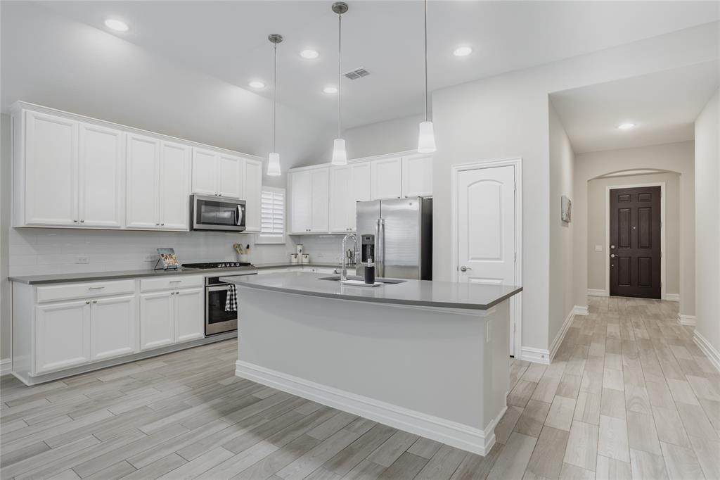 1710 Dreamers Way - Photo 1