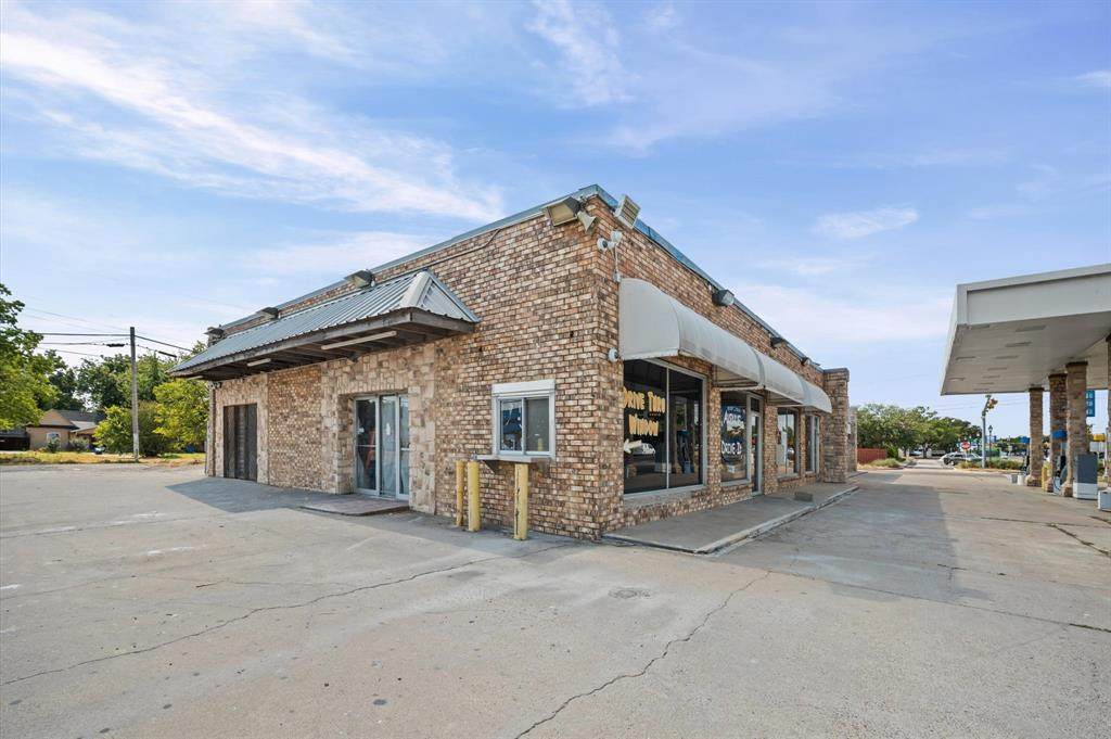407 Ennis Avenue - Photo 1