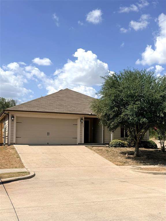 1401 Macy Lane - Photo 1