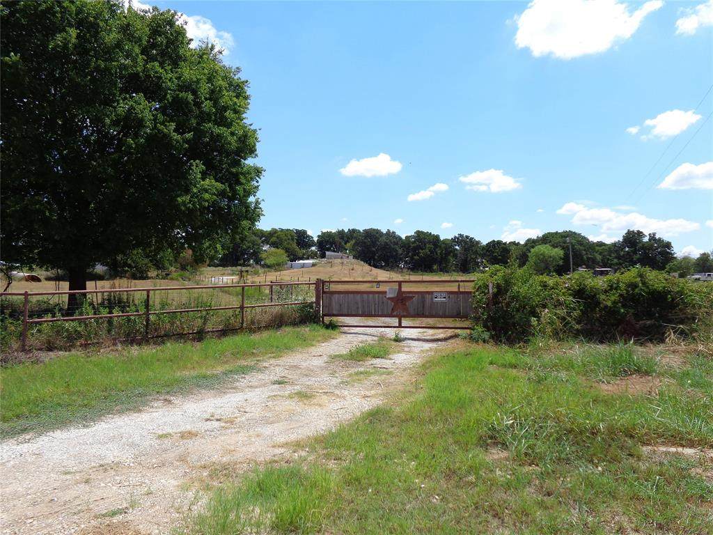 212 Private Road 114 - Photo 1