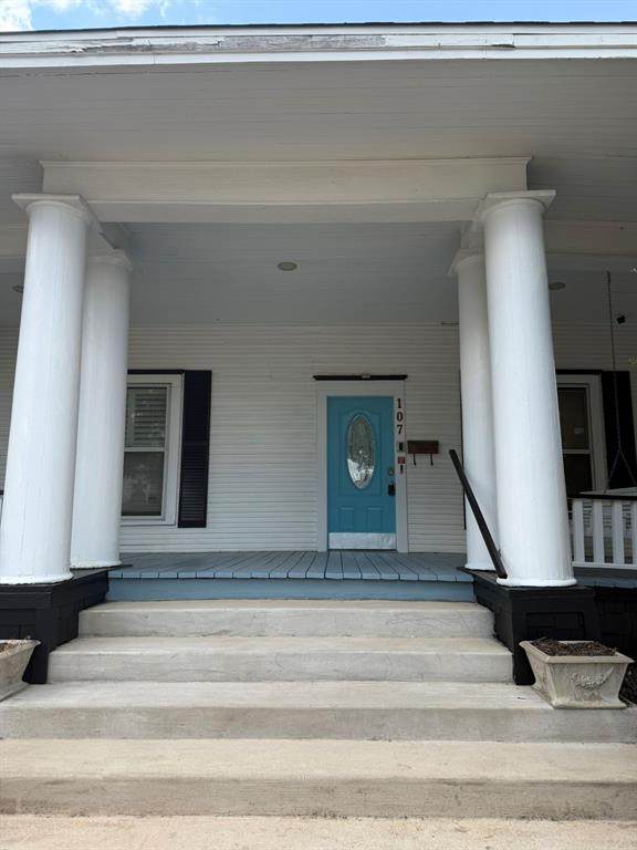 107 Alamo Street - Photo 1