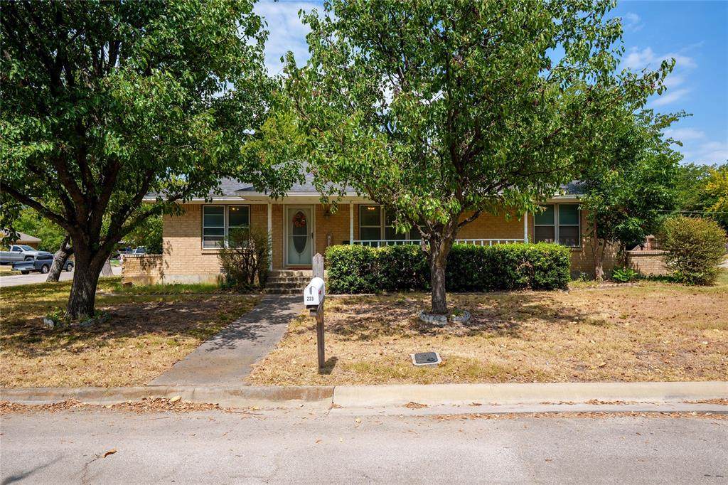 223 Hillcrest Street - Photo 1